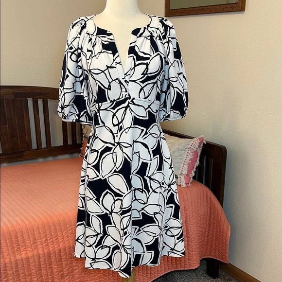 Joseph Ribkoff Dark Midnight Navy and White Leaf Print Midi Dress size 4 - Picture 2 of 15